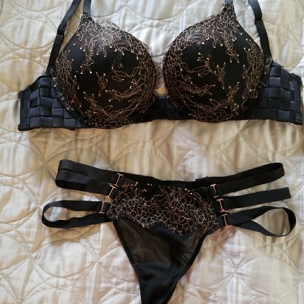 Victoria's secret bombshell with thong